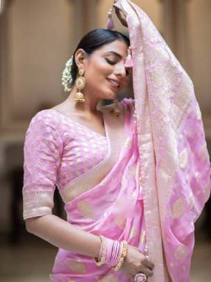  BEAUTIFUL RICH PALLU & JACQUARD WORK ON ALL OVER THE SAREE.