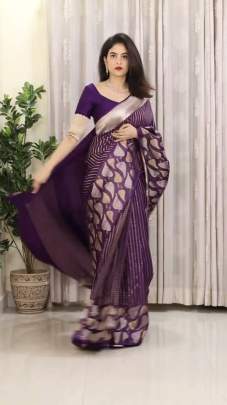 BEAUTIFUL RICH PALLU & JACQUARD WORK Lichi Silk Saree