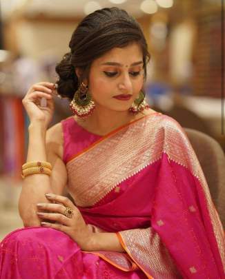 BEAUTIFUL RICH PALLU & JACQUARD WORK  Lichi Silk Saree