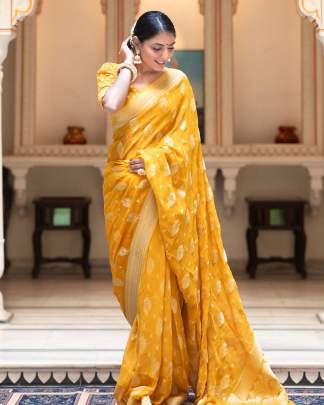  BEAUTIFUL RICH PALLU & JACQUARD WORK ON ALL OVER THE SAREE. Lichi Silk Saree