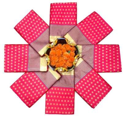 BEAUTIFUL RICH PALLU & JACQUARD WORK ON ALL OVER THE SAREE. Lichi Silk Saree