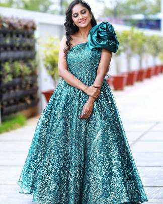 orgeous One-Shoulder Soft Net Gown gown